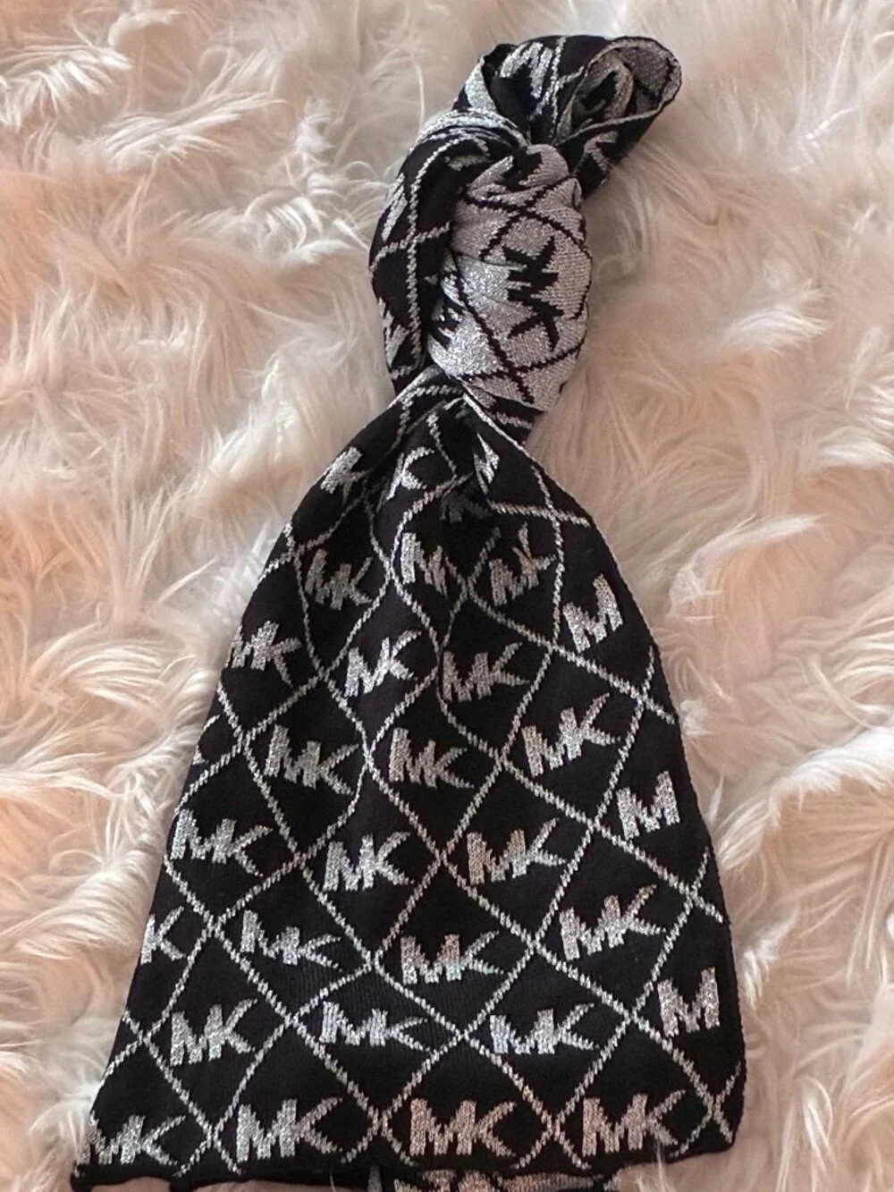 Scarf - Picture 1 of 4